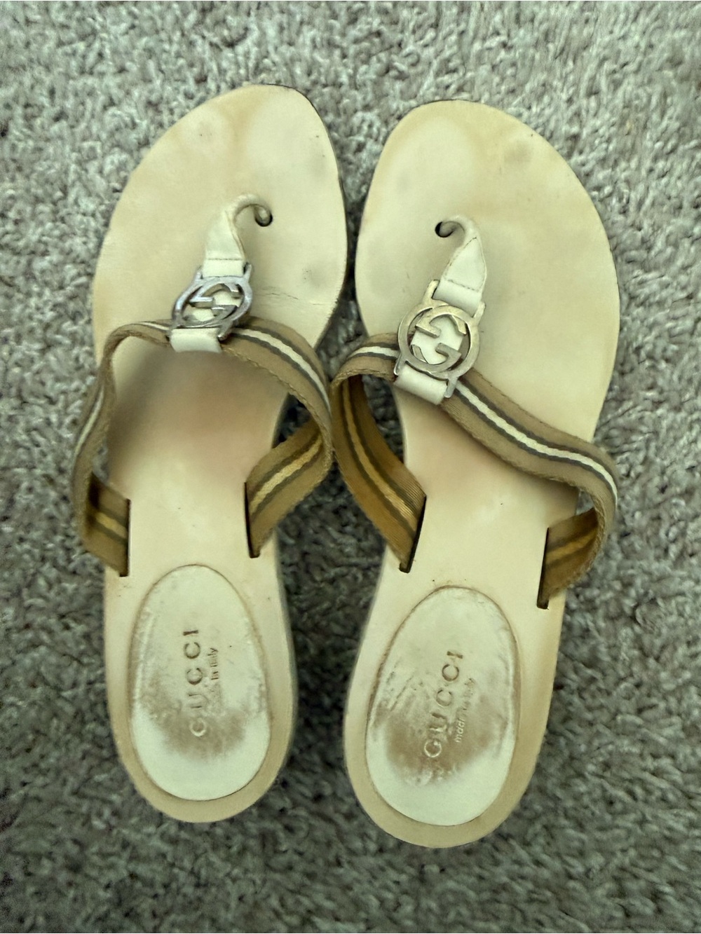 Gucci Beige Leather Thong Sandals with Gold-Tone Logo